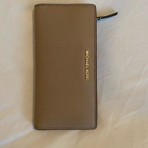 Michael Kors Jet Set Wallet
